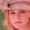   / Alicia Silverstone 8 .  