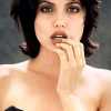   / Angelina Jolie 21 .  