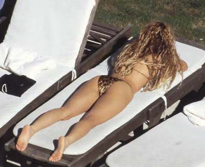 Shakira /  19 